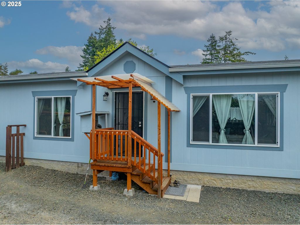 1873 E CEDAR St, Myrtle Point, OR 97458