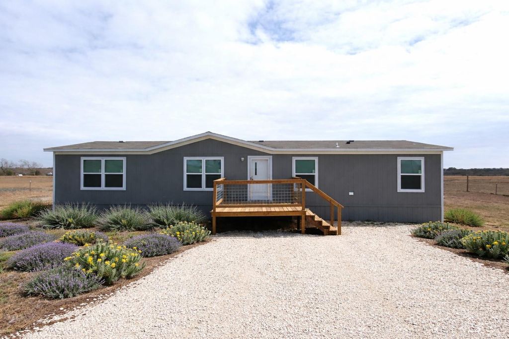 6945 Seawillow RD, Lockhart, TX 78644