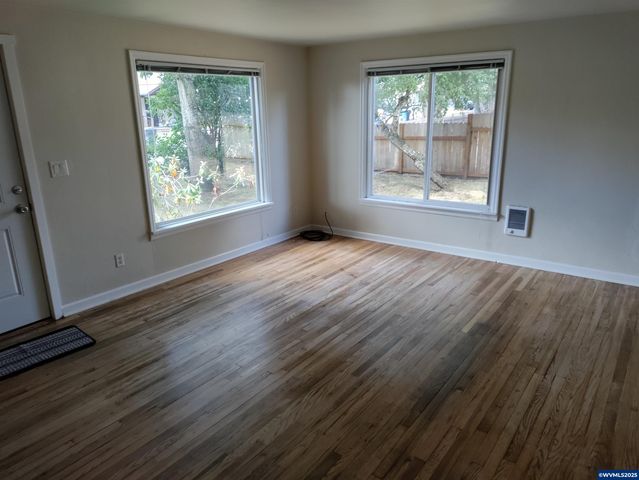 1050 Glenview Wy NW, Salem, OR 97304