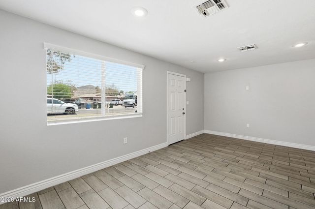 1725 W CAROL Avenue, Phoenix, AZ 85021