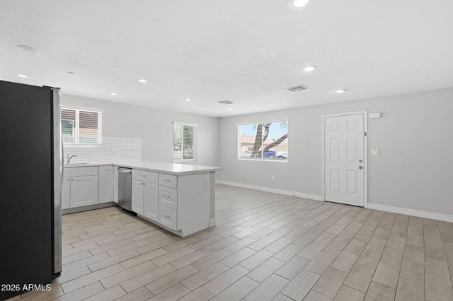 1725 W CAROL Avenue, Phoenix, AZ 85021