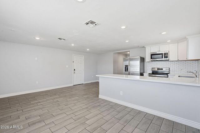 1725 W CAROL Avenue, Phoenix, AZ 85021