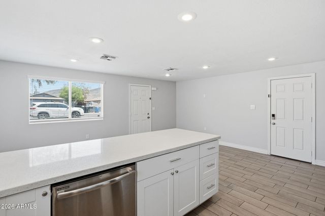 1725 W CAROL Avenue, Phoenix, AZ 85021