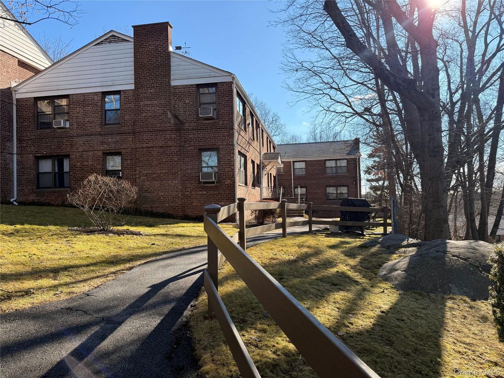 67 Rockledge Road 1B, Hartsdale, NY 10530