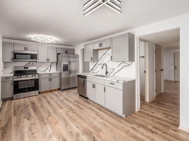 904 Kyle Avenue, Columbus, OH 43207