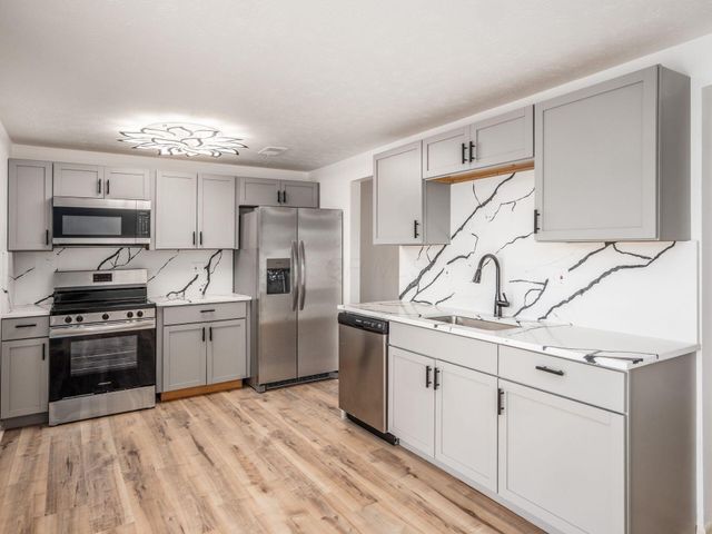 904 Kyle Avenue, Columbus, OH 43207