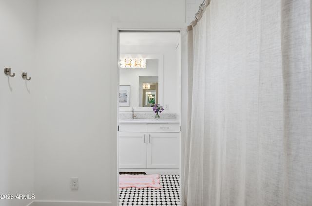3921 E ELM Street, Phoenix, AZ 85018