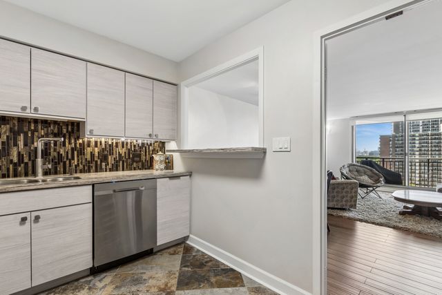 6007 N Sheridan Road 9E, Chicago, IL 60660