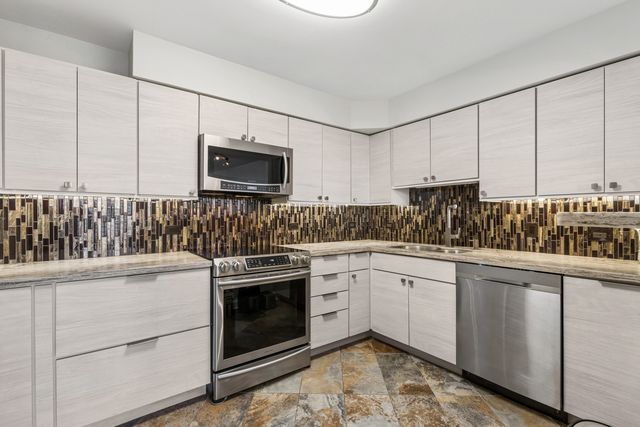 6007 N Sheridan Road 9E, Chicago, IL 60660