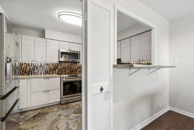 6007 N Sheridan Road 9E, Chicago, IL 60660