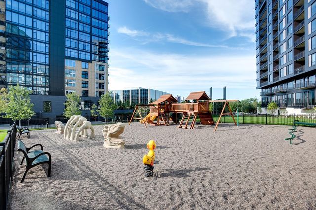 1240 S 2nd Street 723, Minneapolis, MN 55415