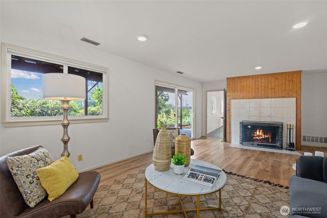 16434 9th Avenue SW, Burien, WA 98166