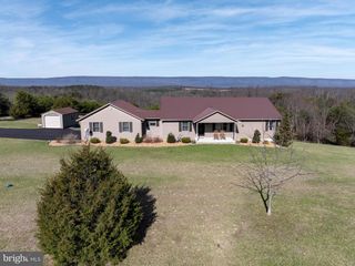 10 JORDAN HOLLOW LN, Berkeley Springs, WV 25411