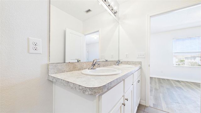 710 BARCLAY WOOD DRIVE, Ruskin, FL 33570