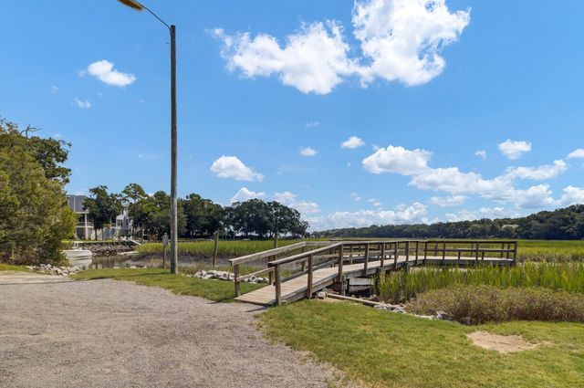 668 Majestic Oaks Drive, Charleston, SC 29412