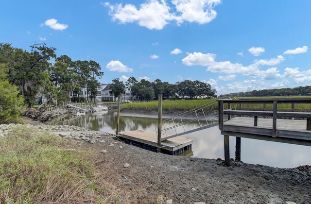 668 Majestic Oaks Drive, Charleston, SC 29412