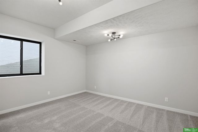 5811 N 197th Street, Elkhorn, NE 68022