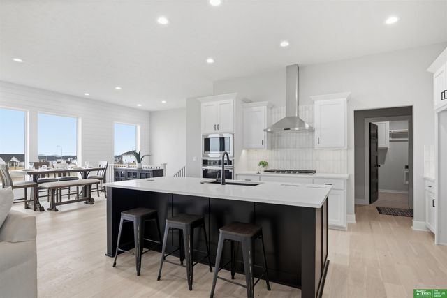 5811 N 197th Street, Elkhorn, NE 68022