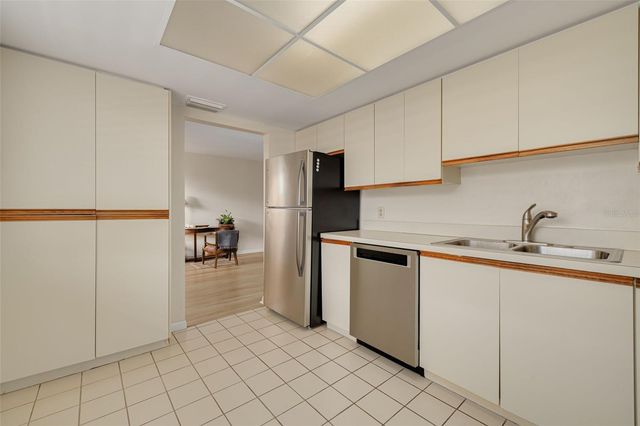 3062 EASTLAND BOULEVARD 406, Clearwater, FL 33761