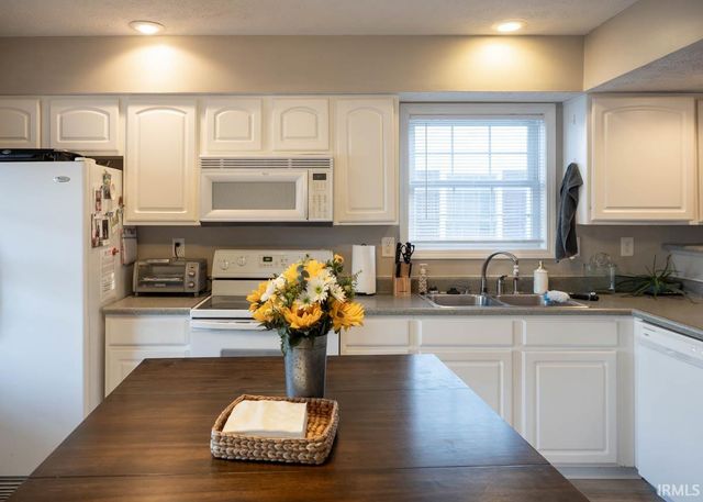 1323 S Cobble Creek Circle, Bloomington, IN 47401