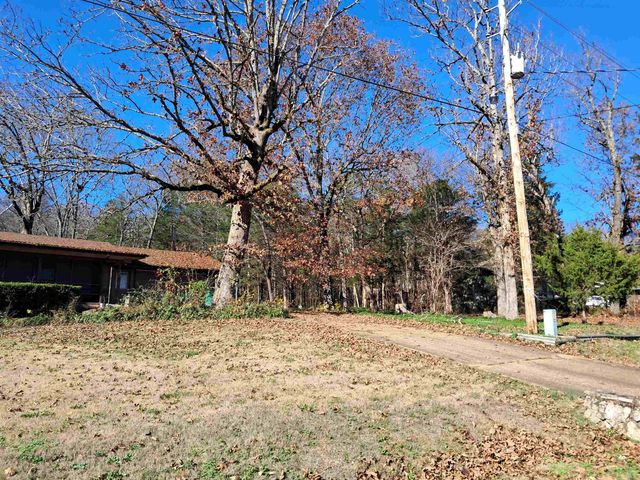 35 Cherokee Road, Cherokee Village, AR 72529