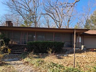35 Cherokee Road, Cherokee Village, AR 72529