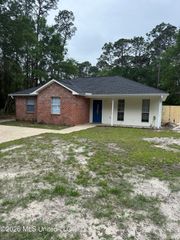 1105 Spruce Street, Ocean Springs, MS 39564