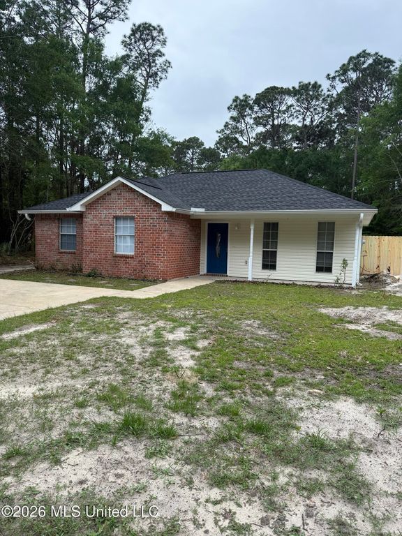 1105 Spruce Street, Ocean Springs, MS 39564