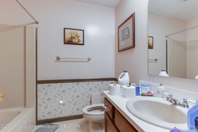 9686 Woodbury Road, Laingsburg, MI 48848