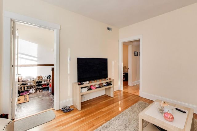 3513 N Western Avenue, Chicago, IL 60618