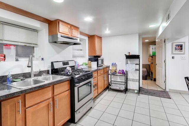 3513 N Western Avenue, Chicago, IL 60618