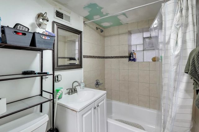 3513 N Western Avenue, Chicago, IL 60618