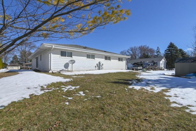 2747 W 8TH STREET, Appleton, WI 54914