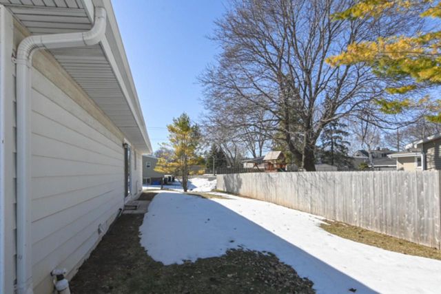 2747 W 8TH STREET, Appleton, WI 54914