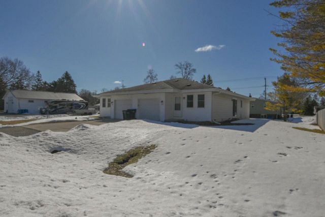 2747 W 8TH STREET, Appleton, WI 54914