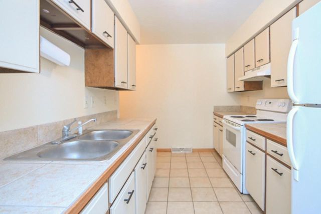 2747 W 8TH STREET, Appleton, WI 54914