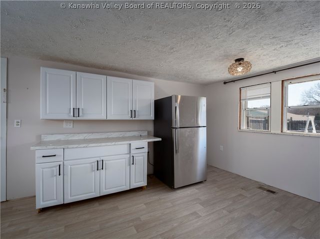 3135 Virginia Avenue, Hurricane, WV 25526