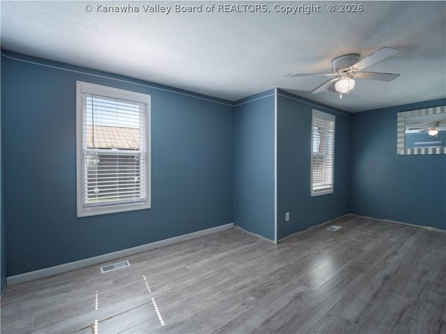 3135 Virginia Avenue, Hurricane, WV 25526