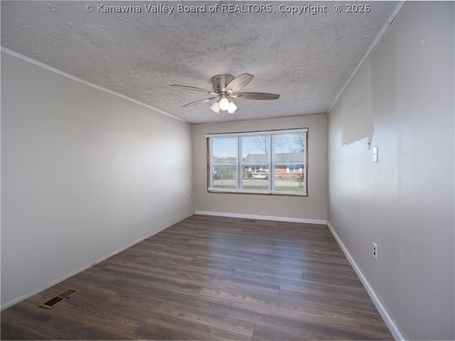 3135 Virginia Avenue, Hurricane, WV 25526