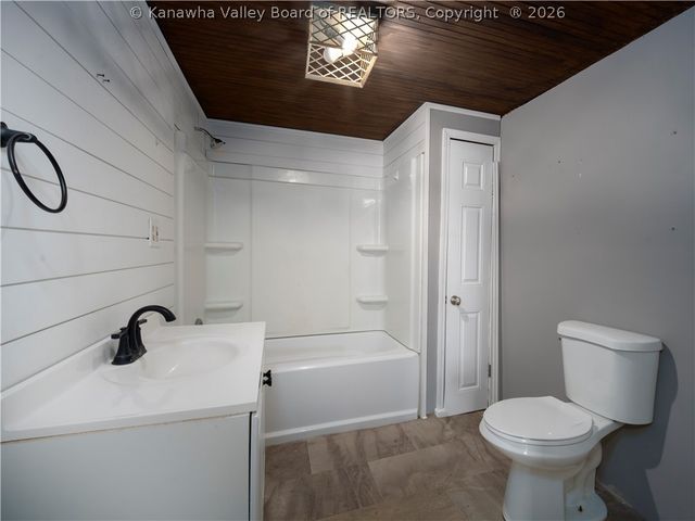 3135 Virginia Avenue, Hurricane, WV 25526