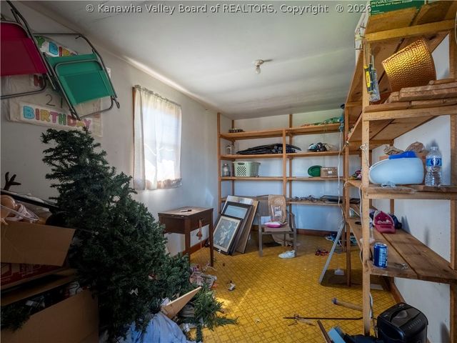 3135 Virginia Avenue, Hurricane, WV 25526