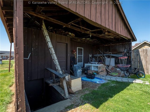 3135 Virginia Avenue, Hurricane, WV 25526