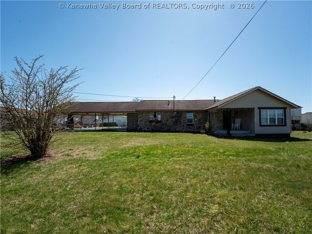 3135 Virginia Avenue, Hurricane, WV 25526