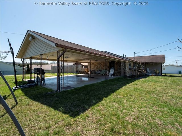 3135 Virginia Avenue, Hurricane, WV 25526