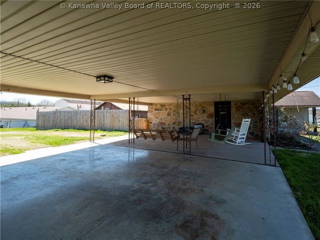 3135 Virginia Avenue, Hurricane, WV 25526