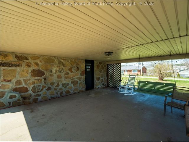 3135 Virginia Avenue, Hurricane, WV 25526