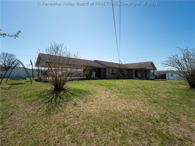 3135 Virginia Avenue, Hurricane, WV 25526