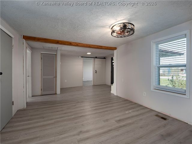 3135 Virginia Avenue, Hurricane, WV 25526