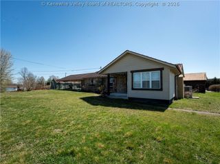 3135 Virginia Avenue, Hurricane, WV 25526