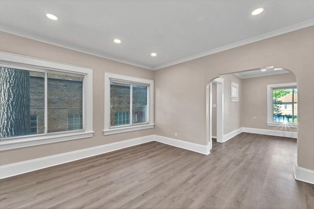 1632 S 77th STREET, West Allis, WI 53214